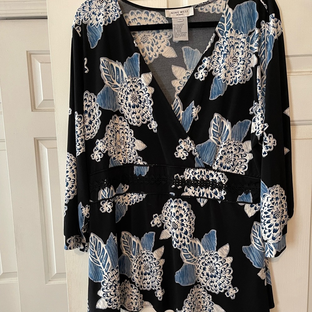 Nine West blue with white flower size 2x top